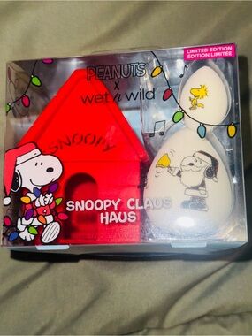 Peanuts x wet n wild Snoopy Claus Makeup Sponge Set New rare limited edition